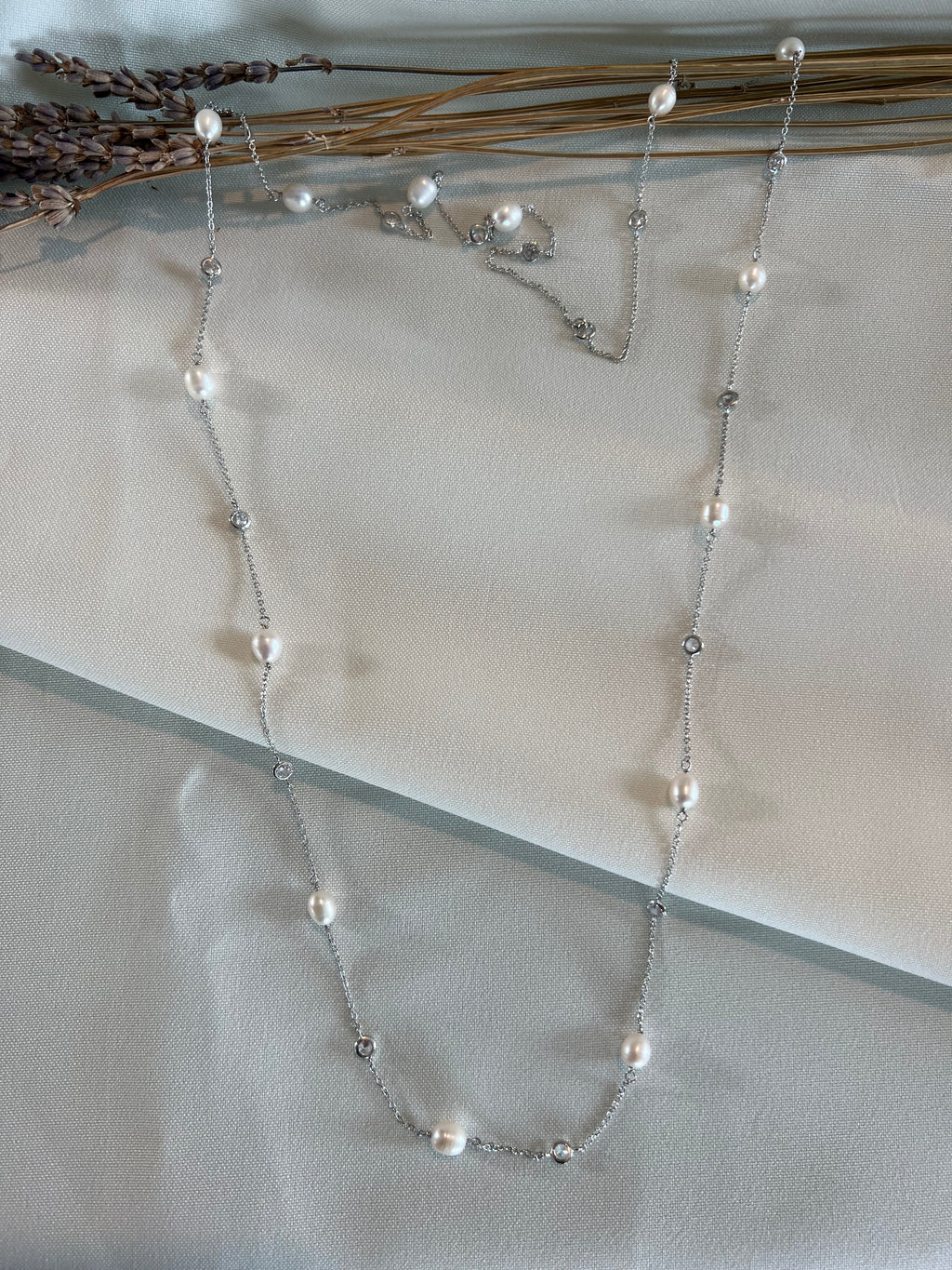 White Pearls & Crystals Necklace